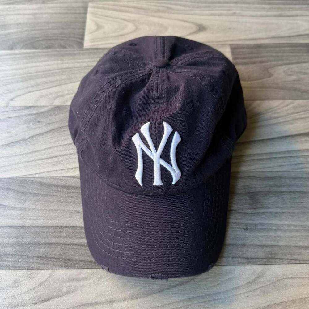 New Era New York Yankees MLB Genuine Merchandise Distressed Cap